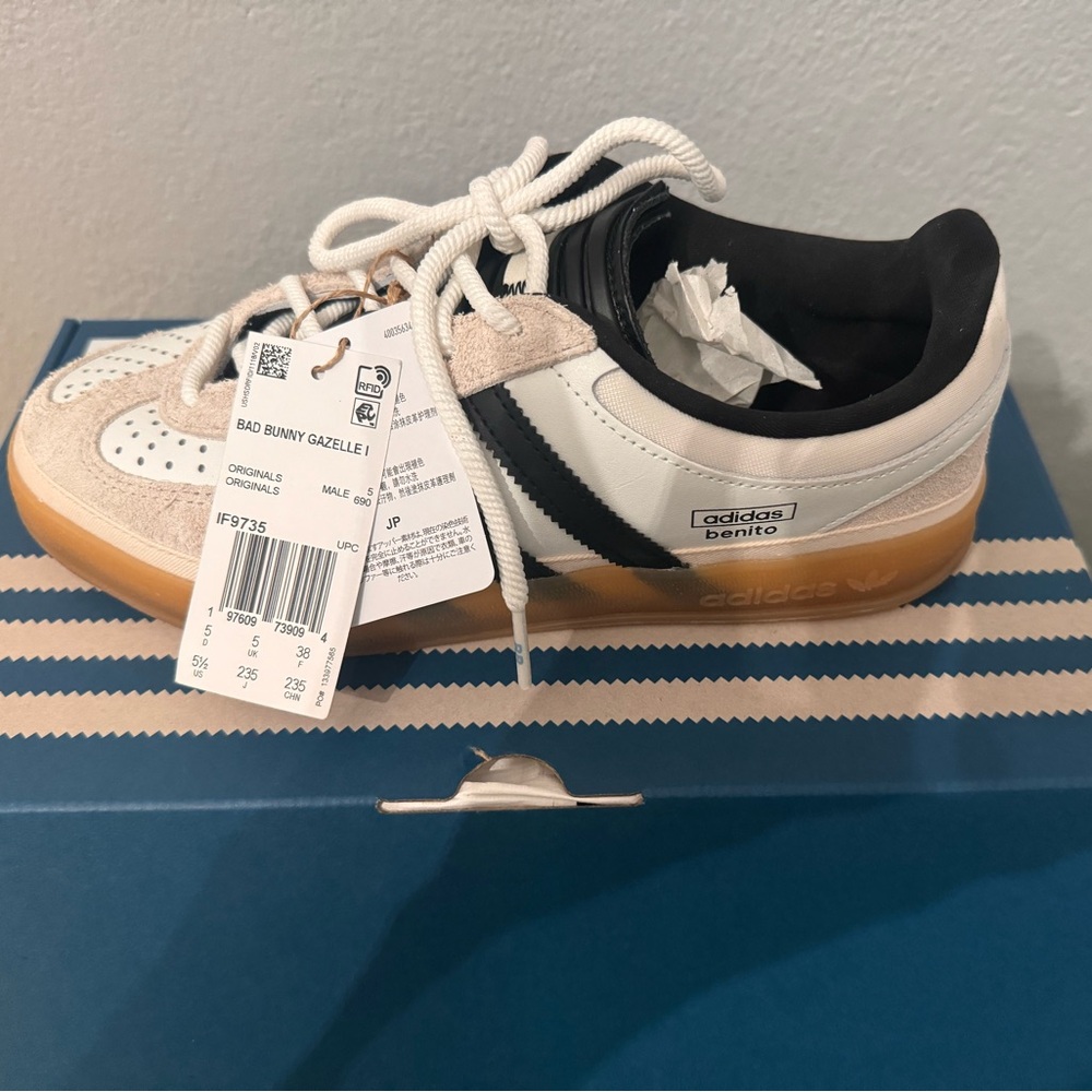 Bad Bunny Gazelle Original size 5 1/2 men.